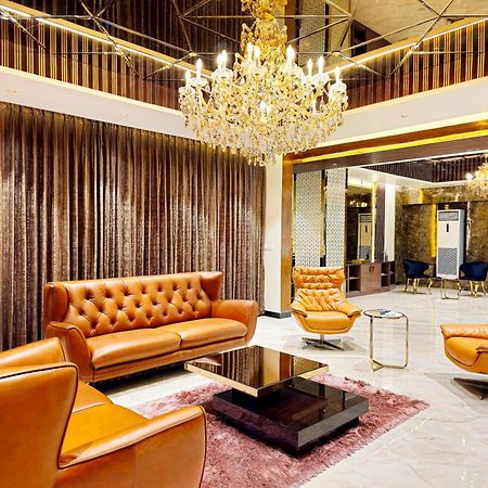 The Pentouz On 100 Feet Road Indiranagar - An Urban Luxury Retreat Apartment Бангалор Екстериор снимка