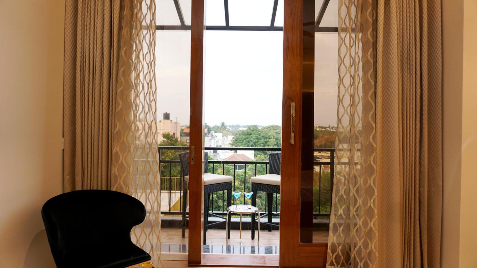 The Pentouz On 100 Feet Road Indiranagar - An Urban Luxury Retreat Apartment Бангалор Екстериор снимка