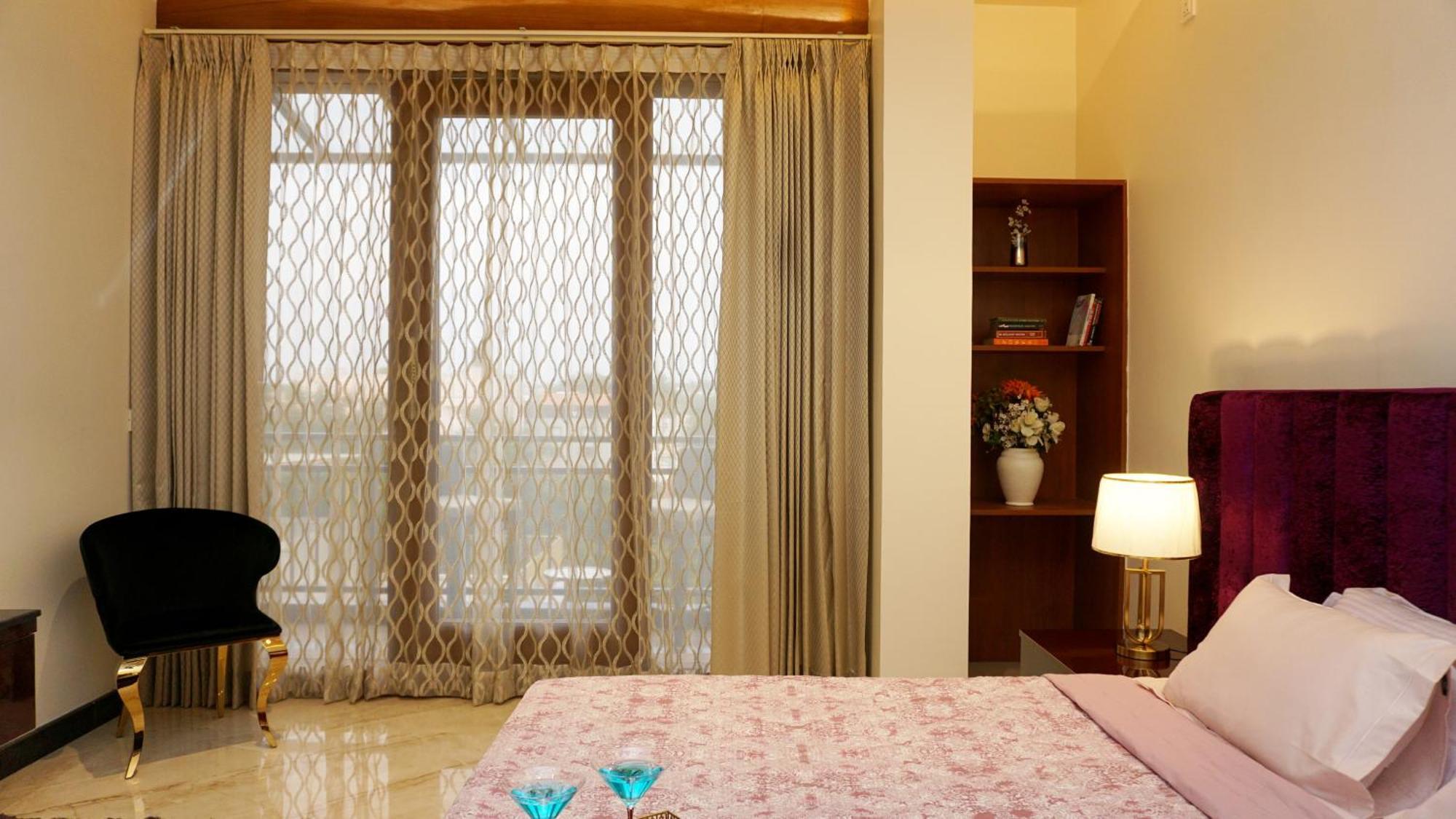 The Pentouz On 100 Feet Road Indiranagar - An Urban Luxury Retreat Apartment Бангалор Екстериор снимка