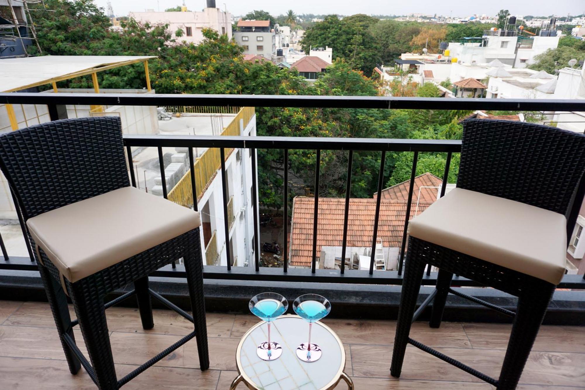 The Pentouz On 100 Feet Road Indiranagar - An Urban Luxury Retreat Apartment Бангалор Екстериор снимка