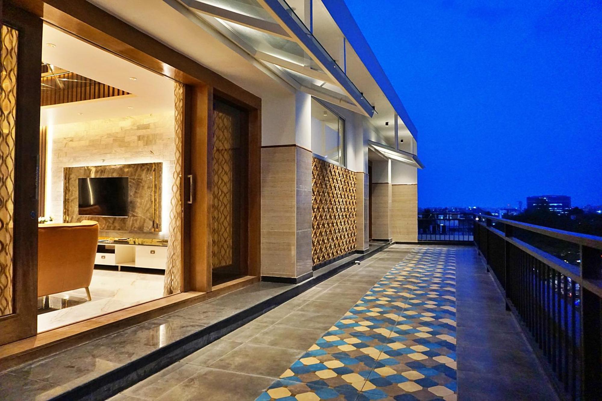 The Pentouz On 100 Feet Road Indiranagar - An Urban Luxury Retreat Apartment Бангалор Екстериор снимка