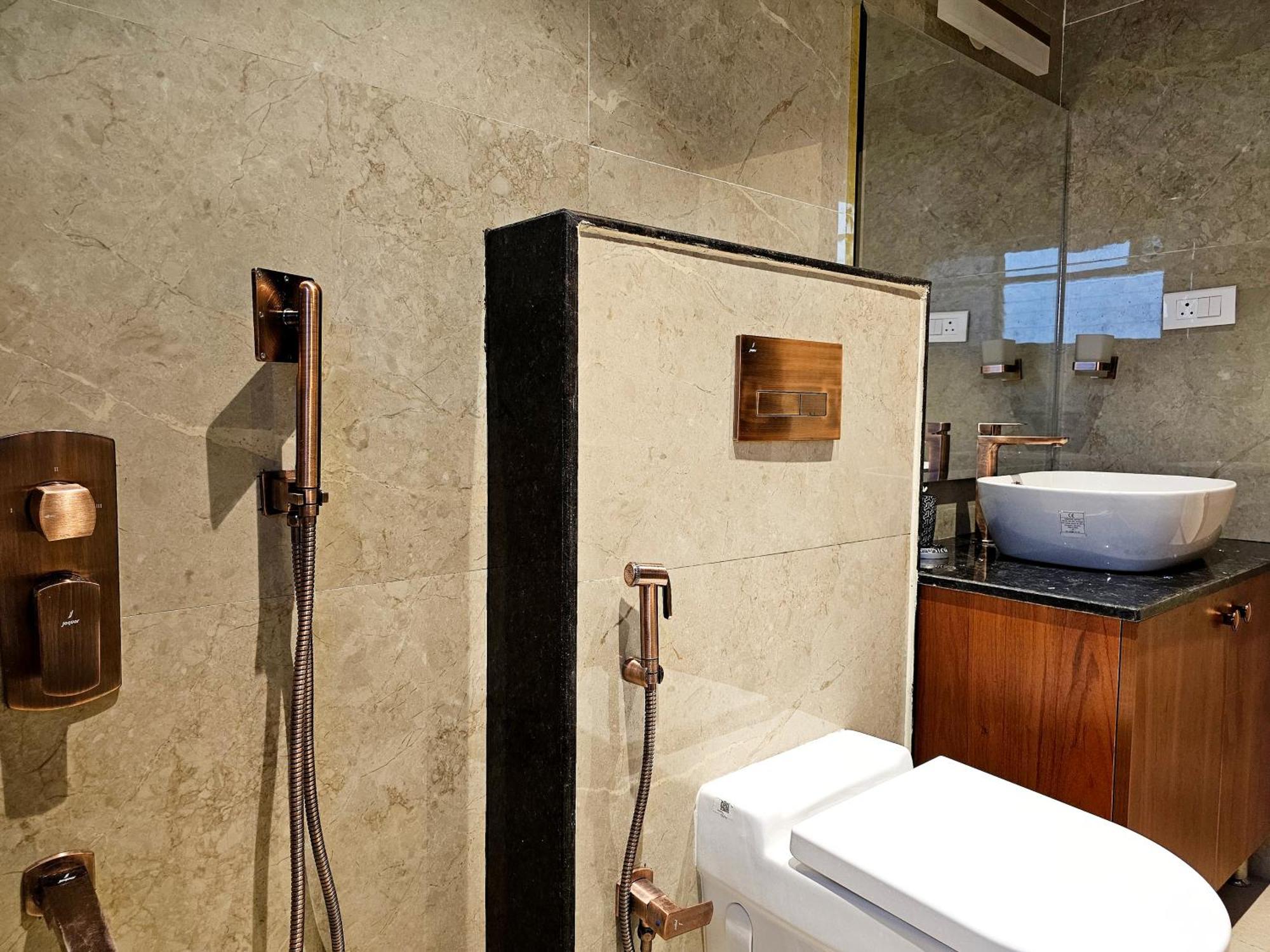 The Pentouz On 100 Feet Road Indiranagar - An Urban Luxury Retreat Apartment Бангалор Екстериор снимка