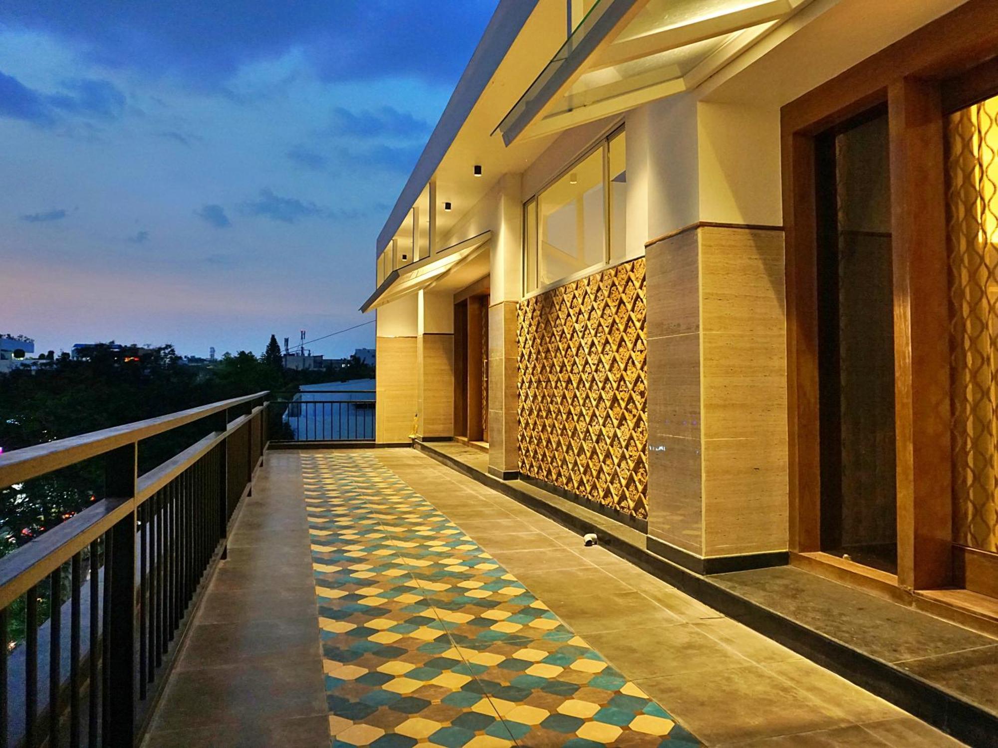 The Pentouz On 100 Feet Road Indiranagar - An Urban Luxury Retreat Apartment Бангалор Екстериор снимка