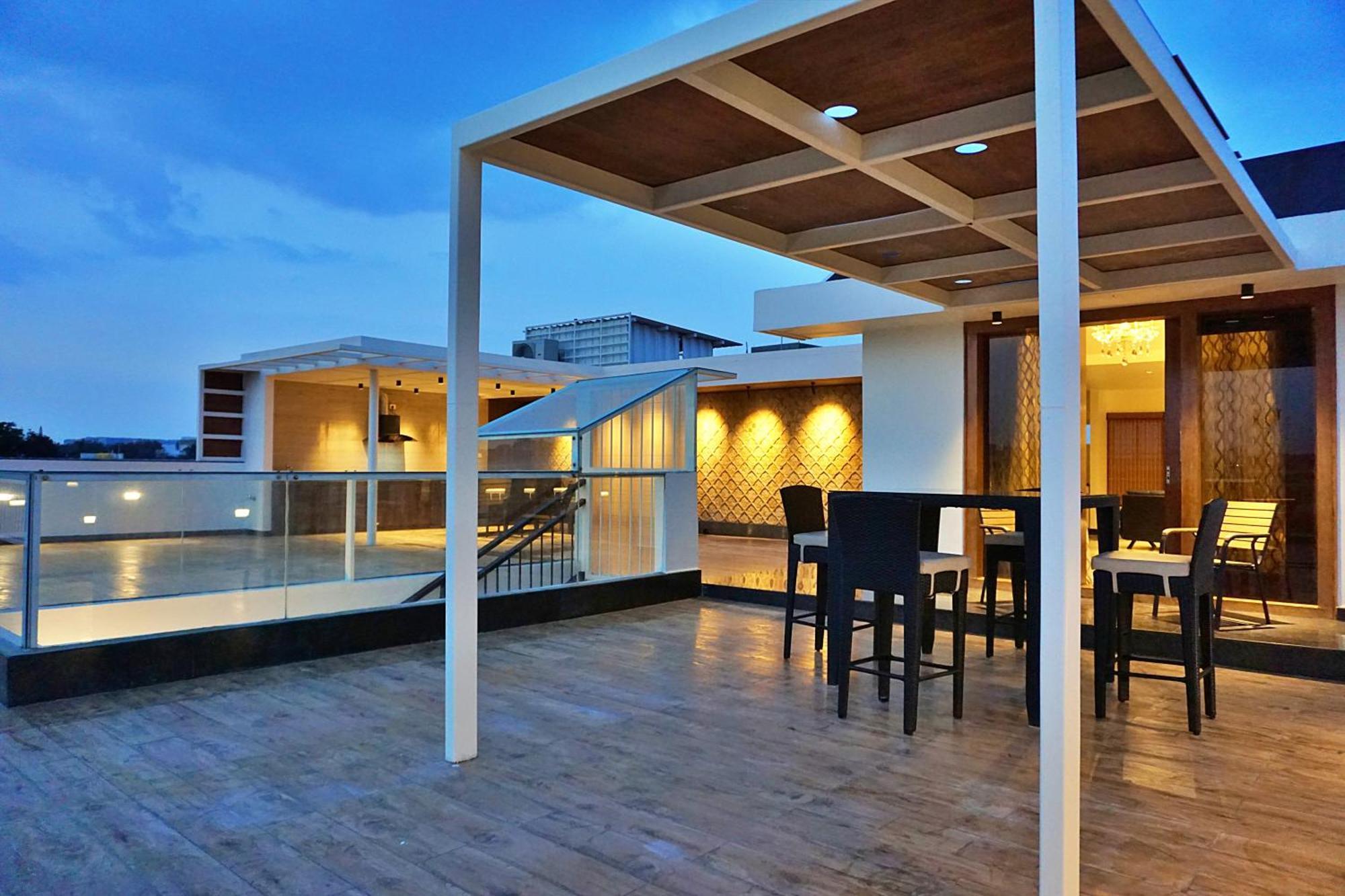 The Pentouz On 100 Feet Road Indiranagar - An Urban Luxury Retreat Apartment Бангалор Екстериор снимка