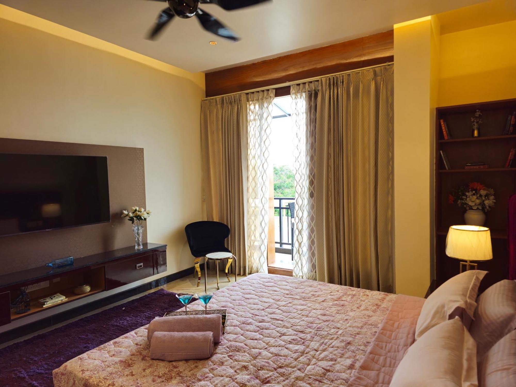 The Pentouz On 100 Feet Road Indiranagar - An Urban Luxury Retreat Apartment Бангалор Екстериор снимка